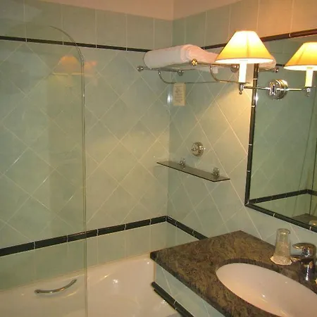 Hotel Le D'avaugour 3*