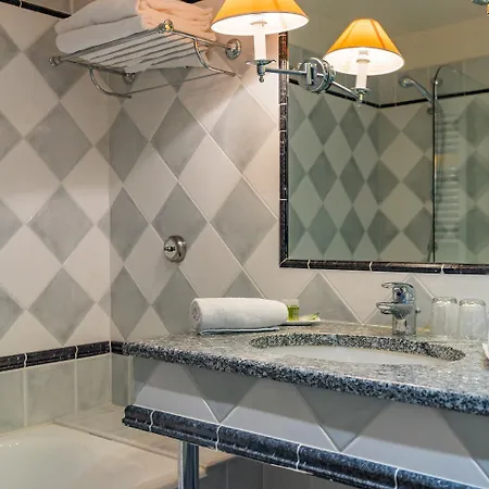 Le D'avaugour Otel Dinan
